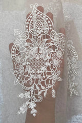 White Pair of Motifs