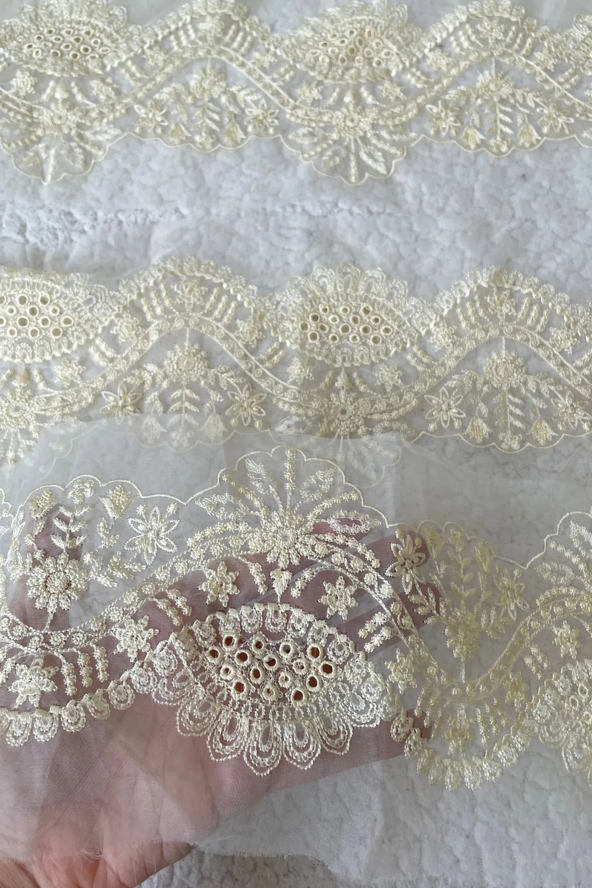 Lemon Neckline+2 Yards Chickankari Border