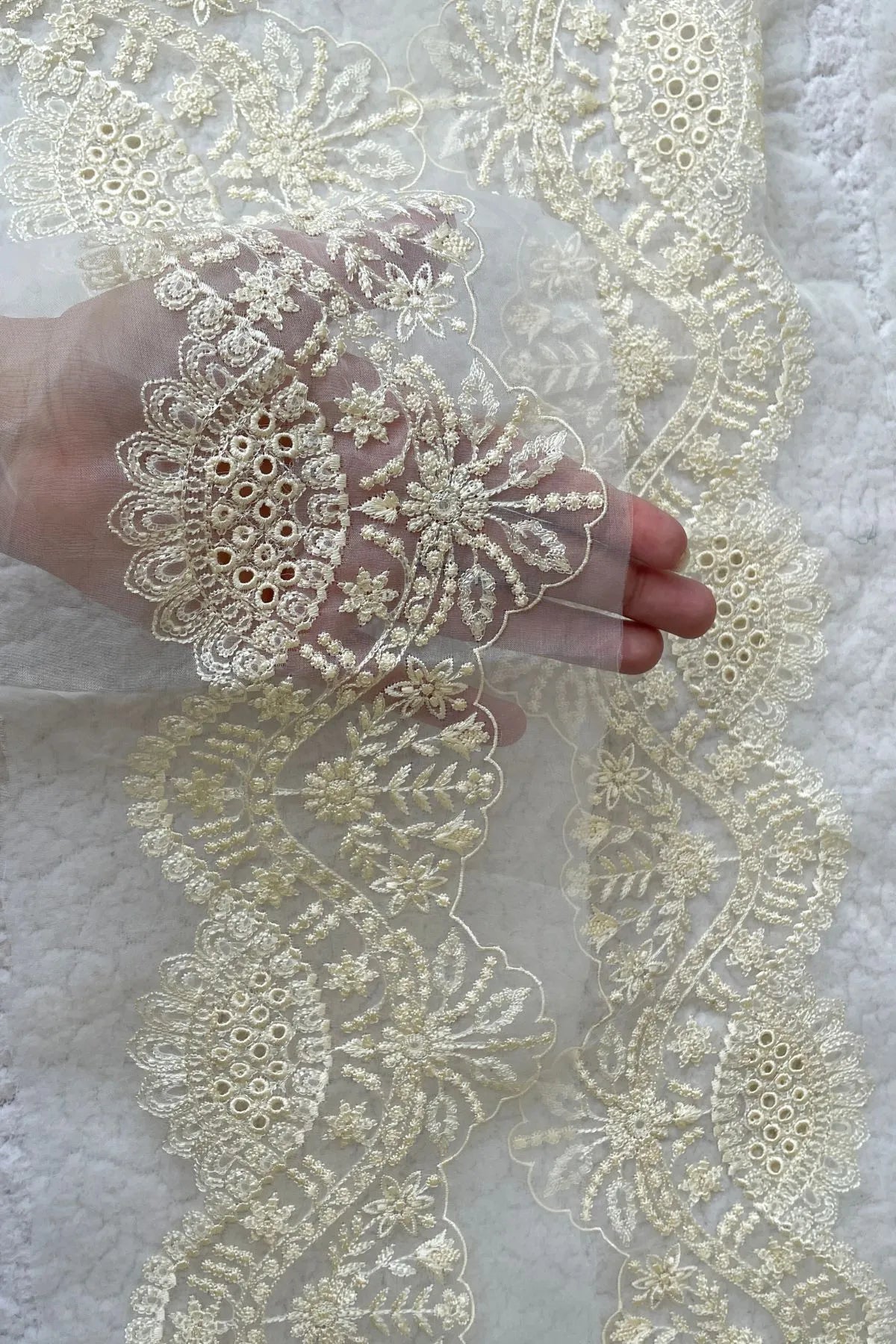 Lemon Neckline+2 Yards Chickankari Border