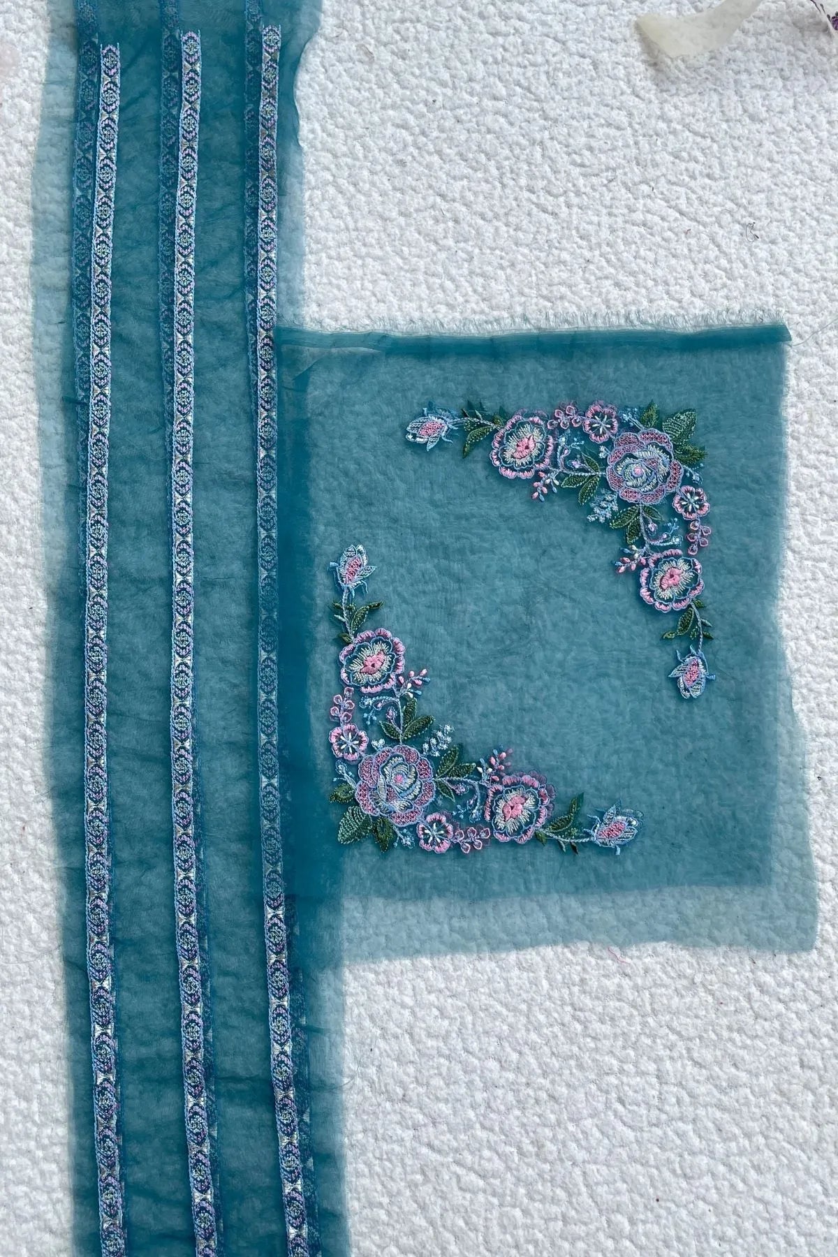 Blue Pair of bunch with 3 yards lines