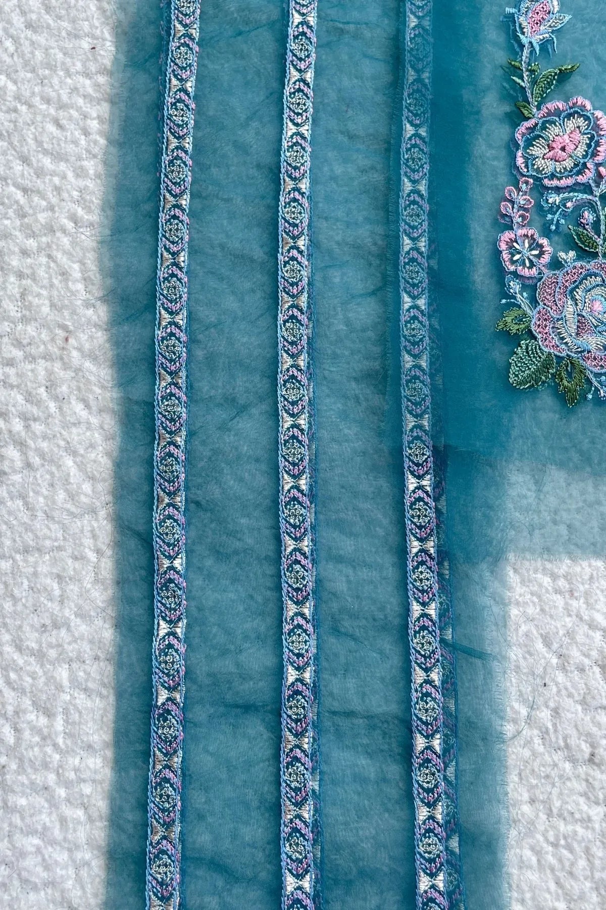 Blue Pair of bunch with 3 yards lines