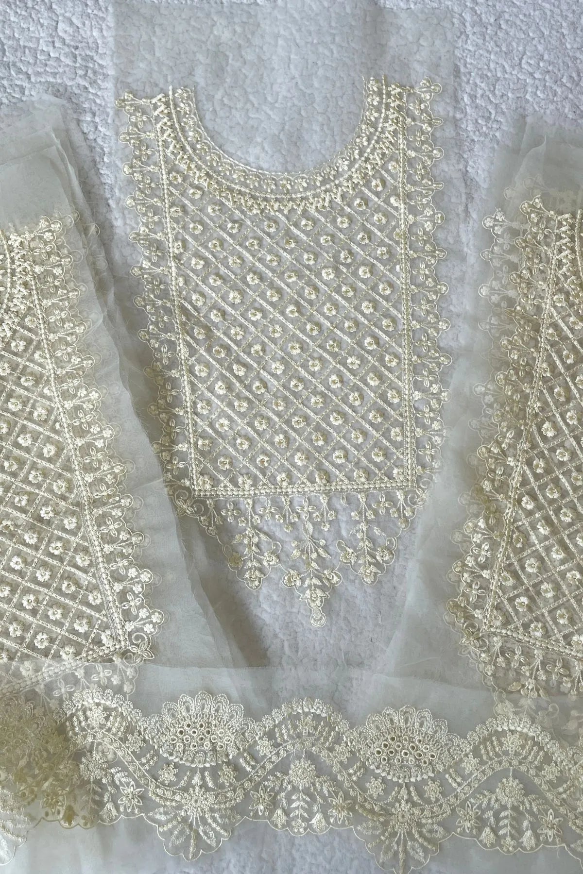 Lemon Neckline+2 Yards Chickankari Border