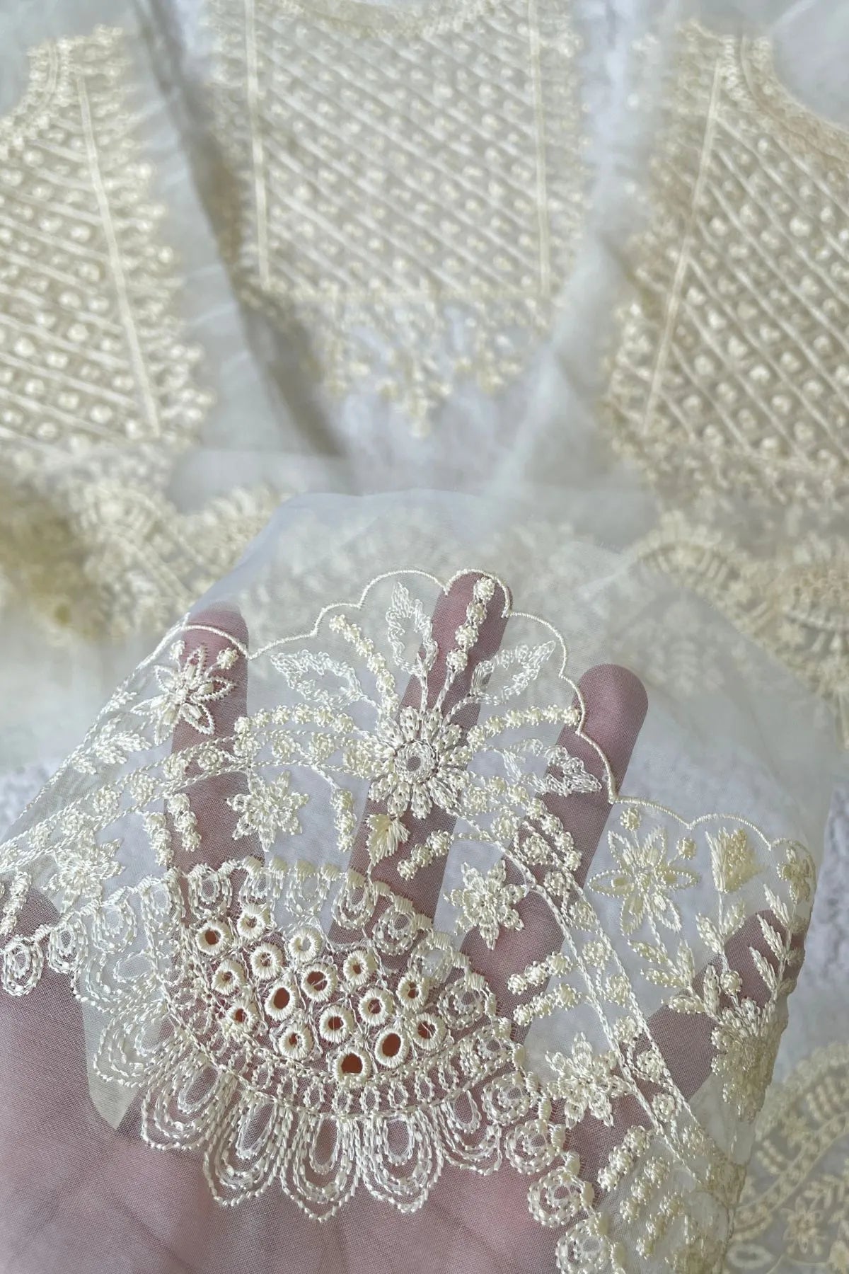 Lemon Neckline+2 Yards Chickankari Border