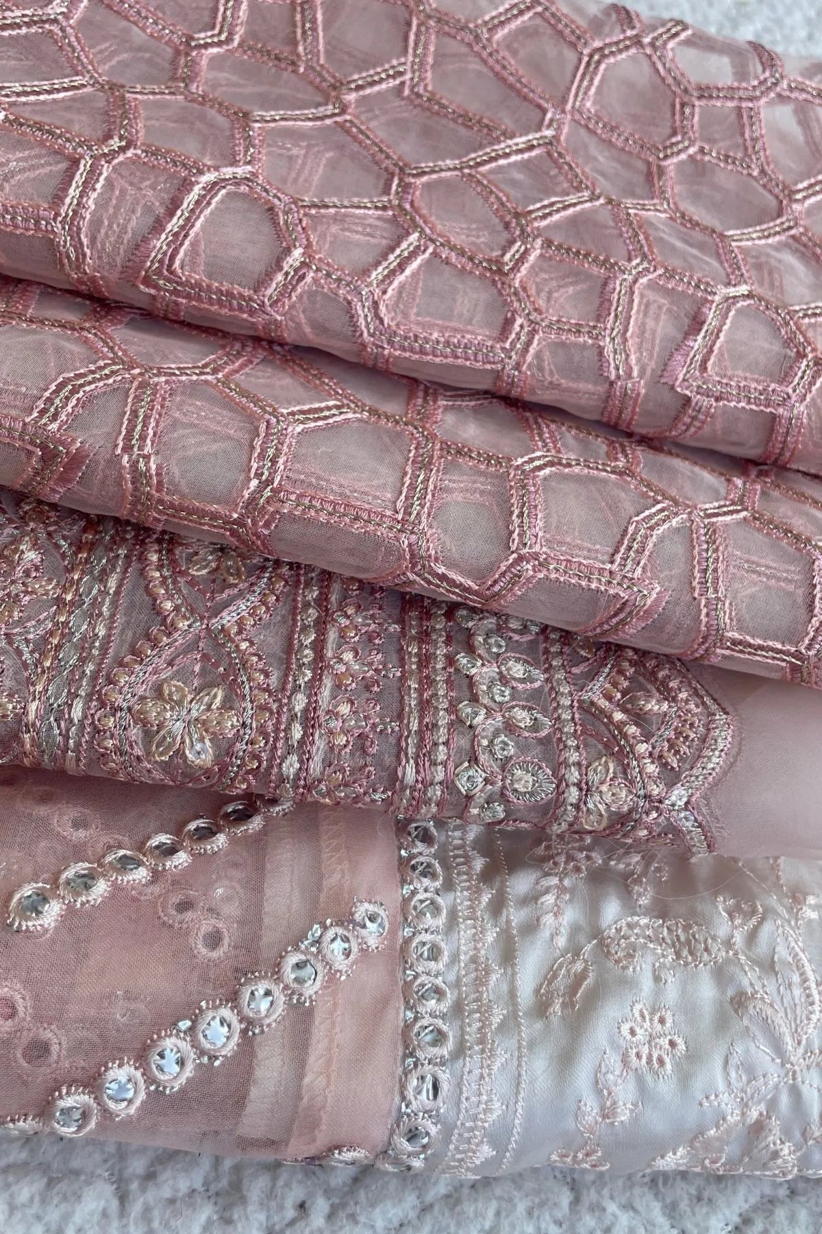 ETHNC Irregular Pattern Wide Yard Border