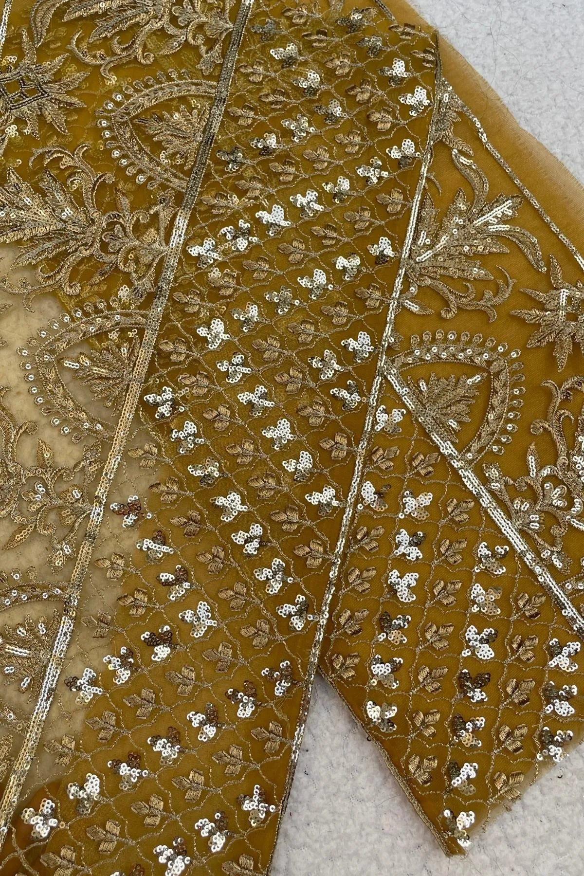 Sapphire Mustard Fancy Pair of Sleeves Borders