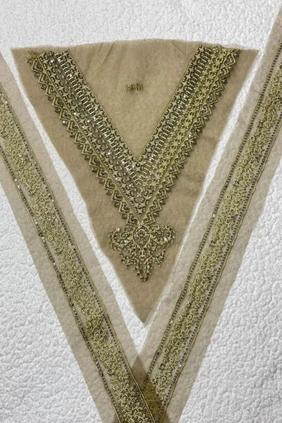 Sapphire Neckline with 1 yard border
