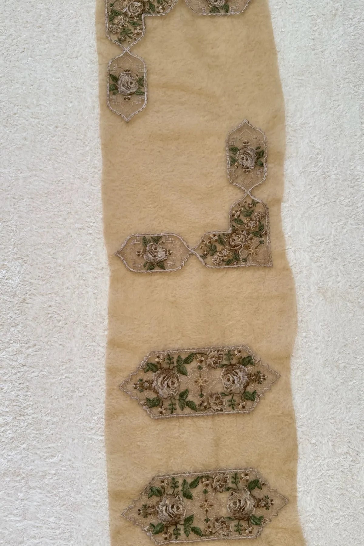 Pair of Corners and Pair of Motifs