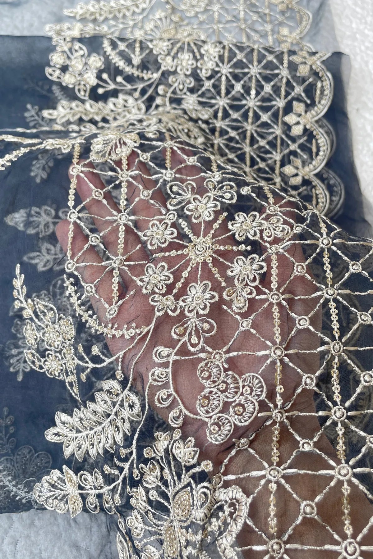 Imrozia Yard grey Black border