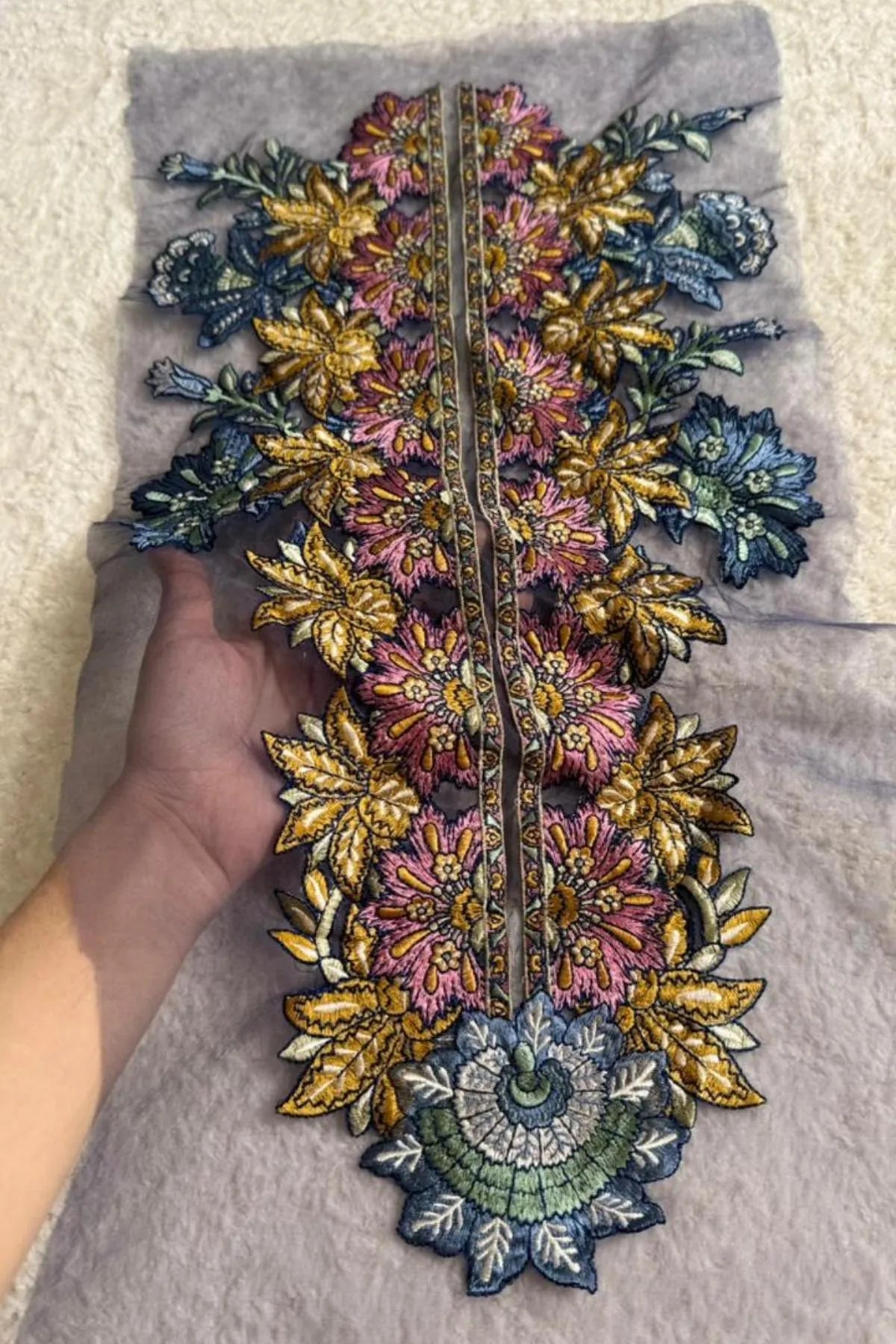 Multicolor Neckline