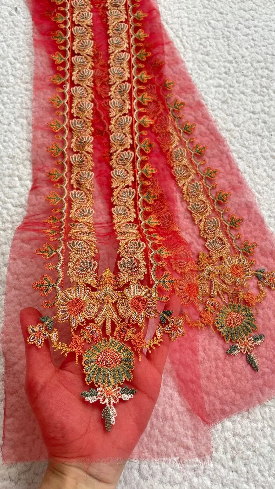 Saaphire Red Green Orange Neckline