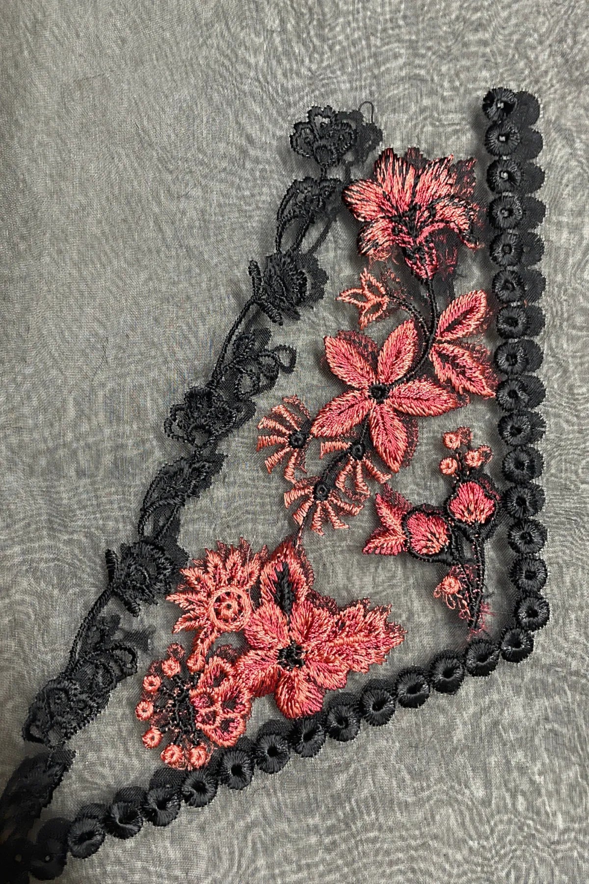 Neckline