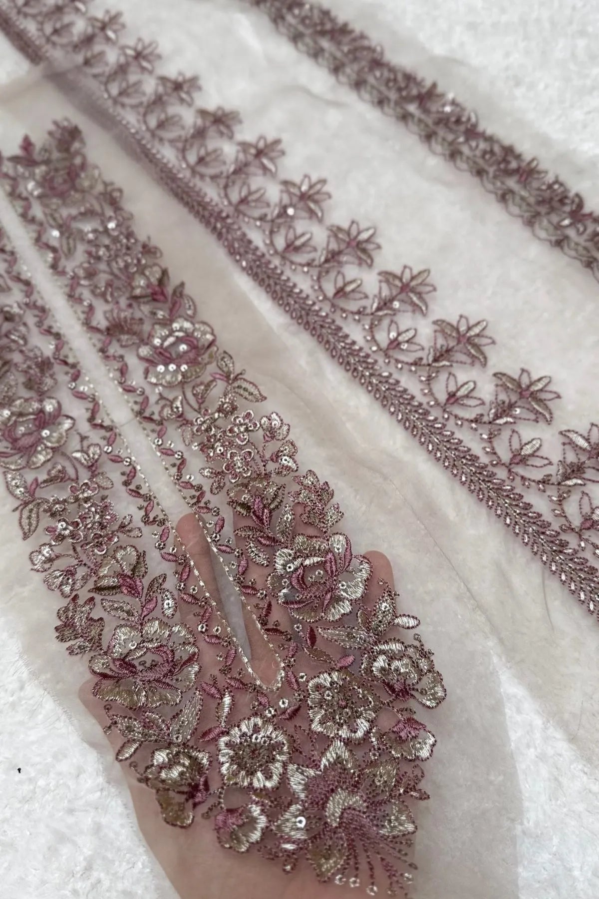 Guff Set with Neckline and Border