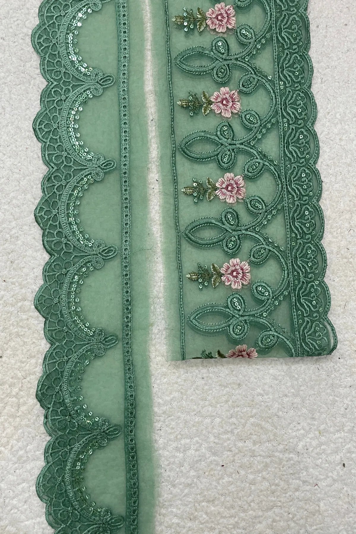 Sapphire Pink Green Yard Border