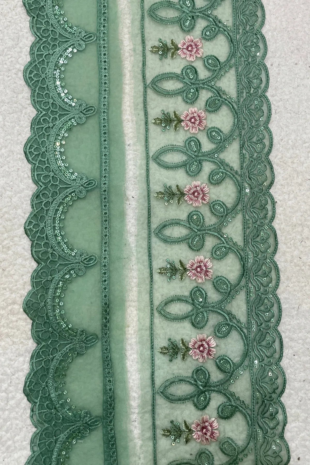 Sapphire Pink Green Yard Border