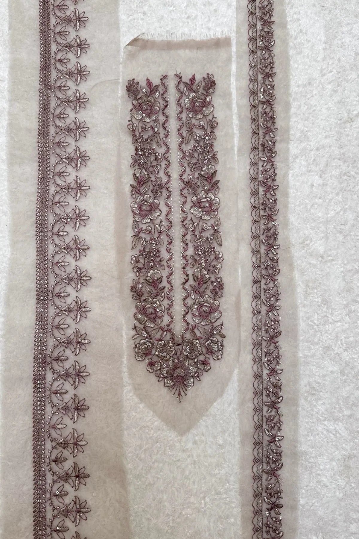 Guff Set with Neckline and Border