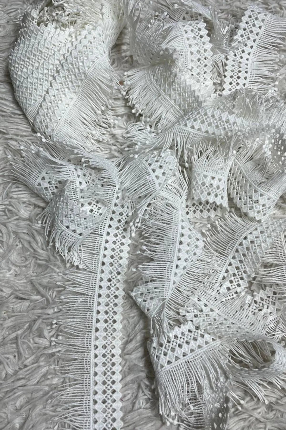 Dyeable 3D Milky Lace Hanging