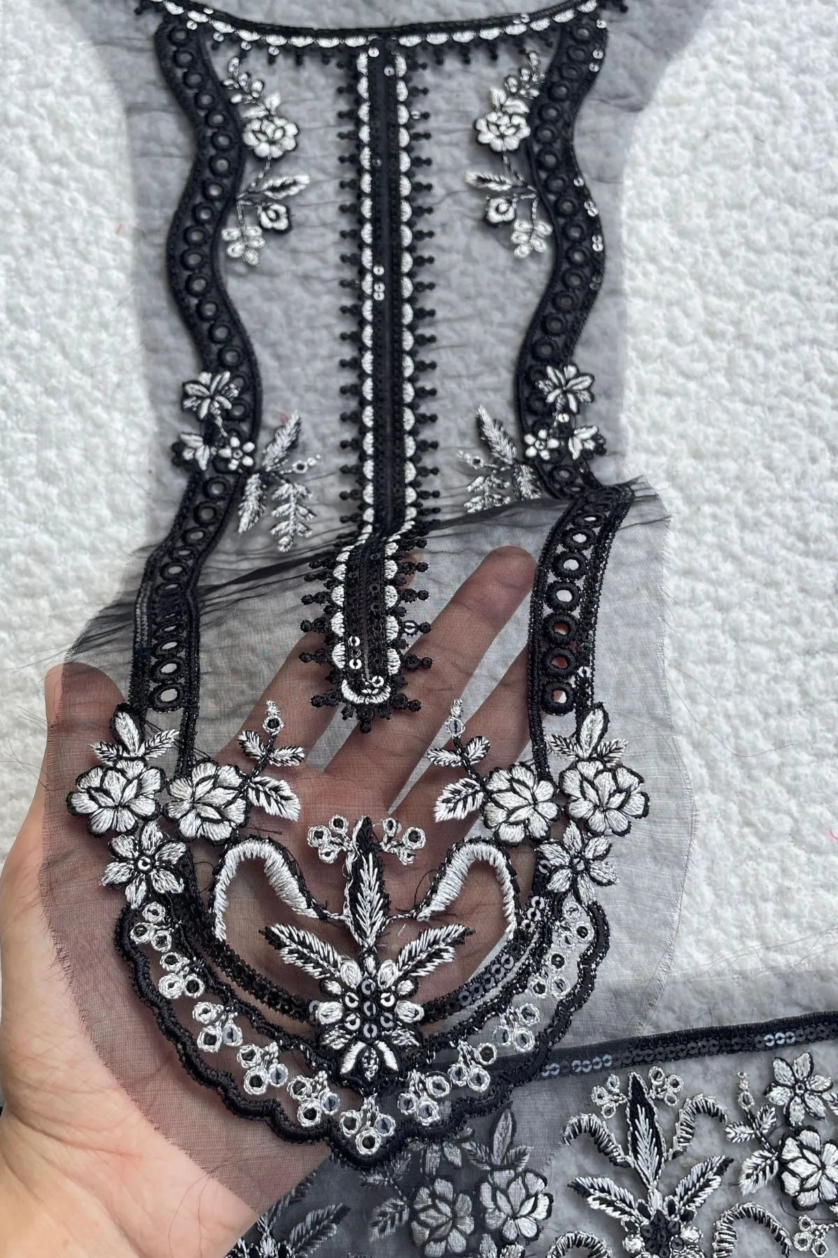 Black and Silver Set 25” border