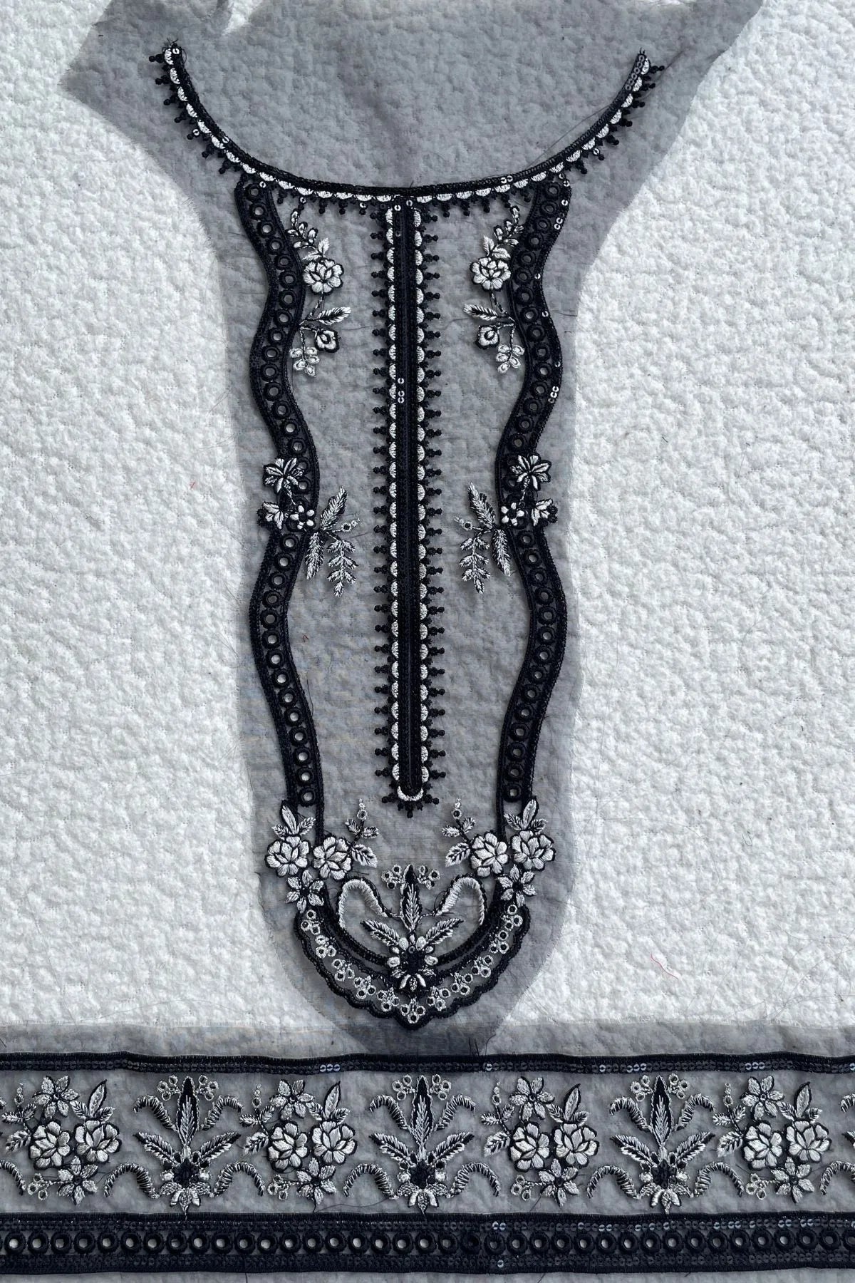 Black and Silver Set 25” border