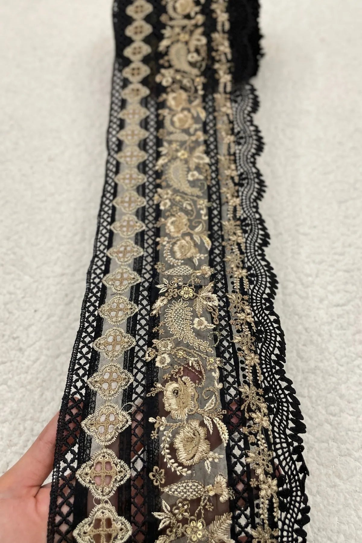 Maria B. Luxury Yard Border