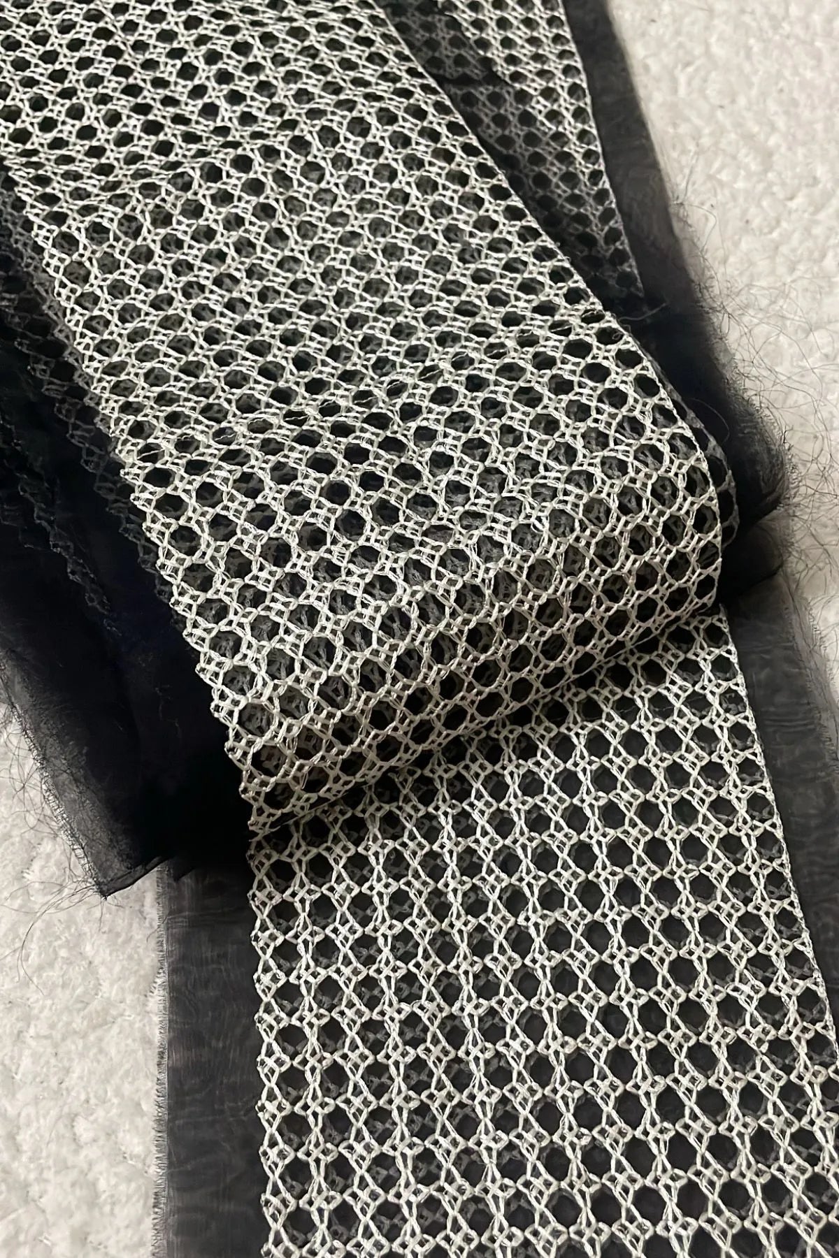 Baroque Black & White Yard Border
