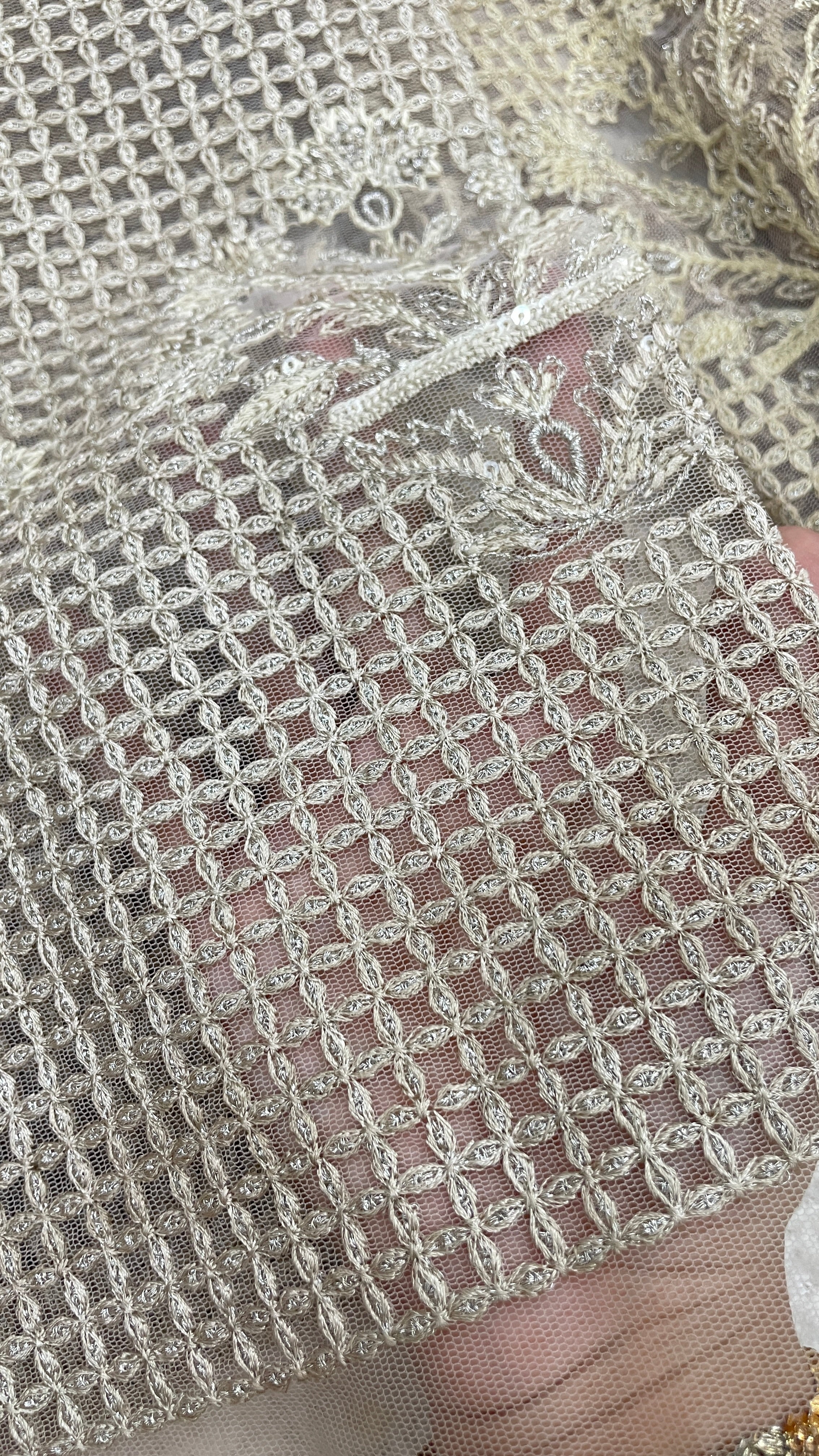 ETHNC LUXE border