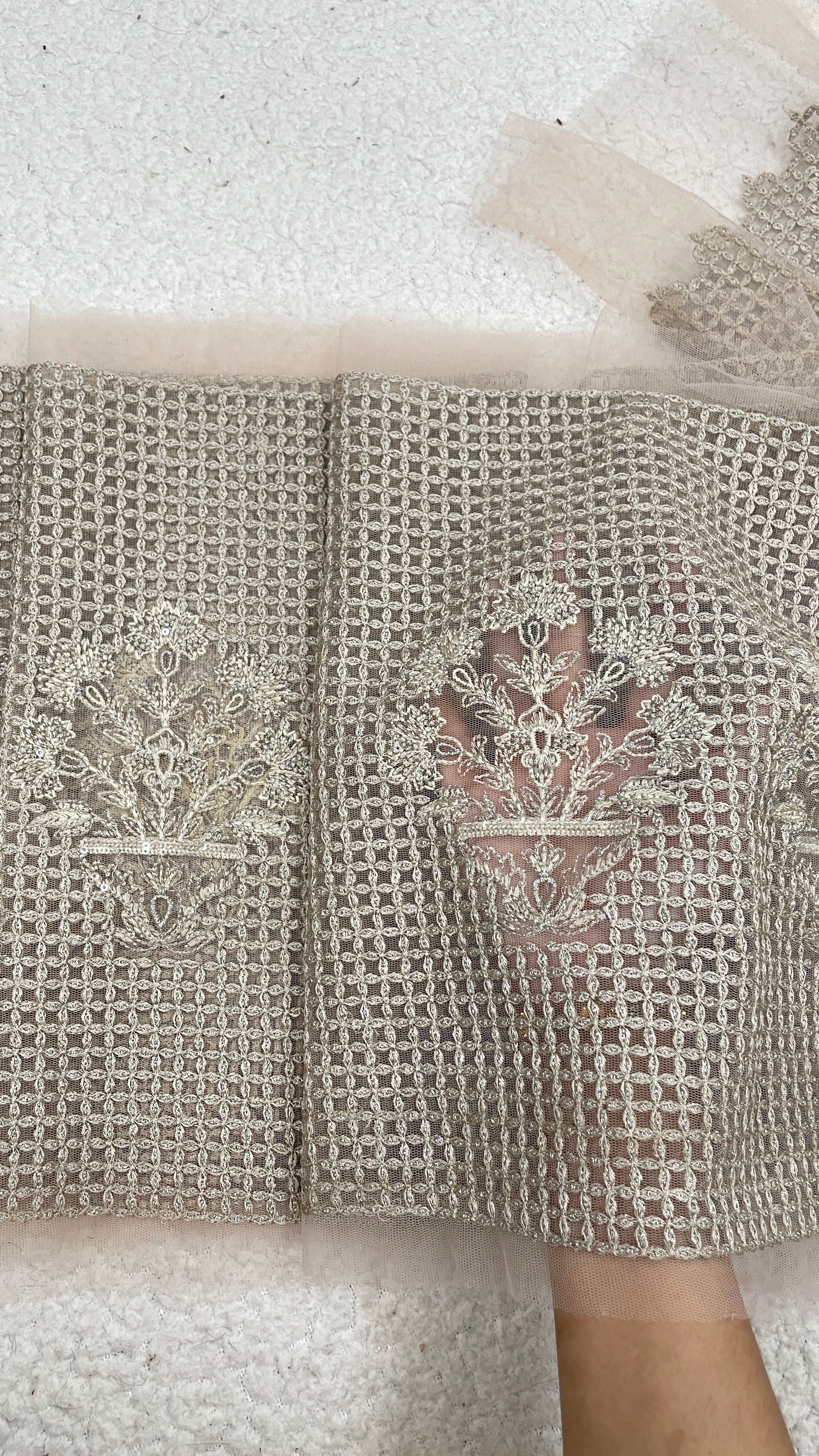 ETHNC LUXE border