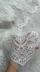 Dyeable Pair of Motifs with Seam-line