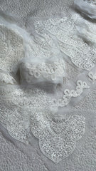 Dyeable Pair of Motifs with Seam-line