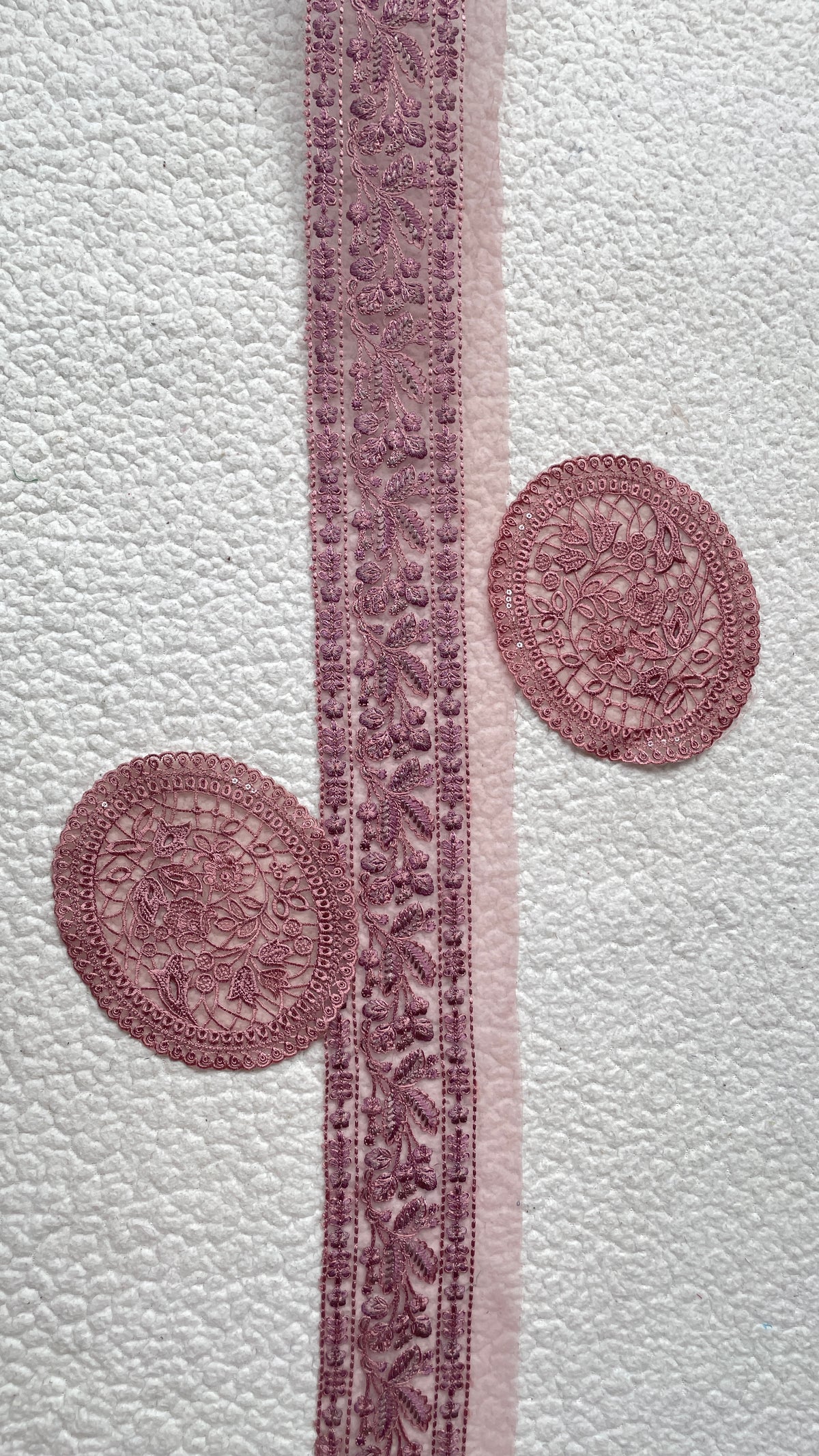 Pink 32 inches Border with Pair of Bunch