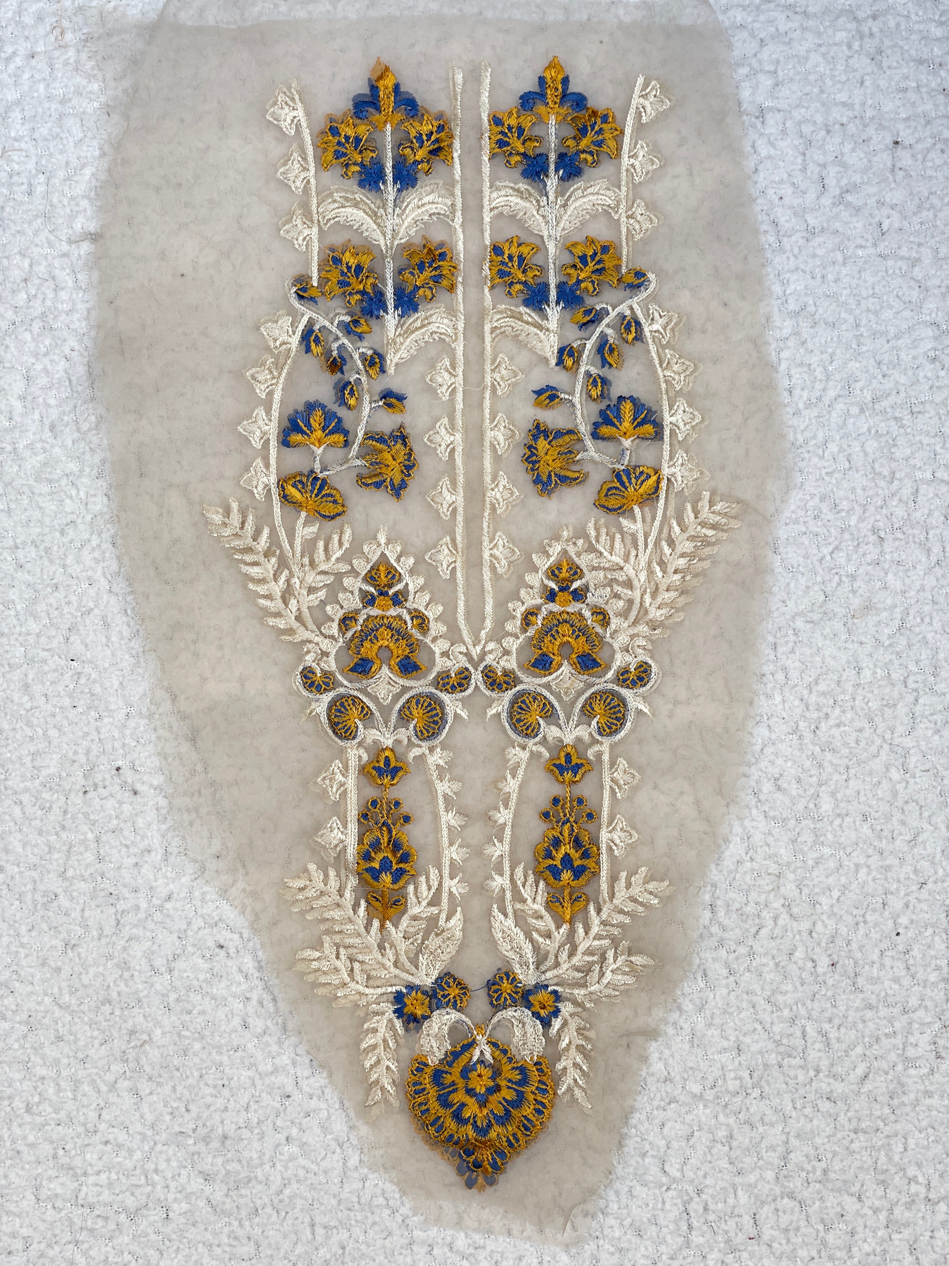 Neckline