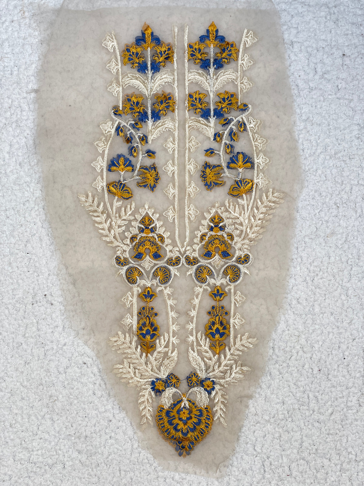 Neckline