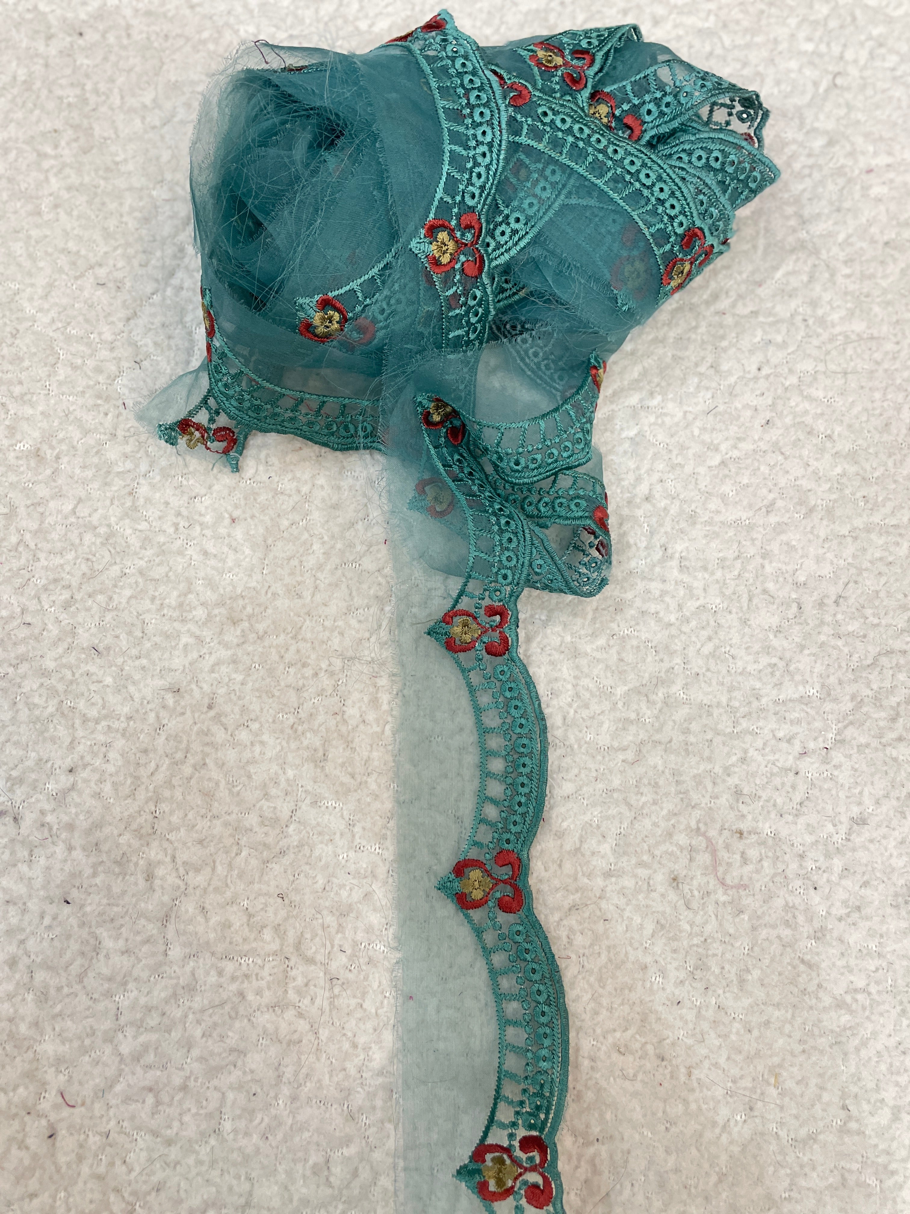 Mushq Blue Curvy Yard Border
