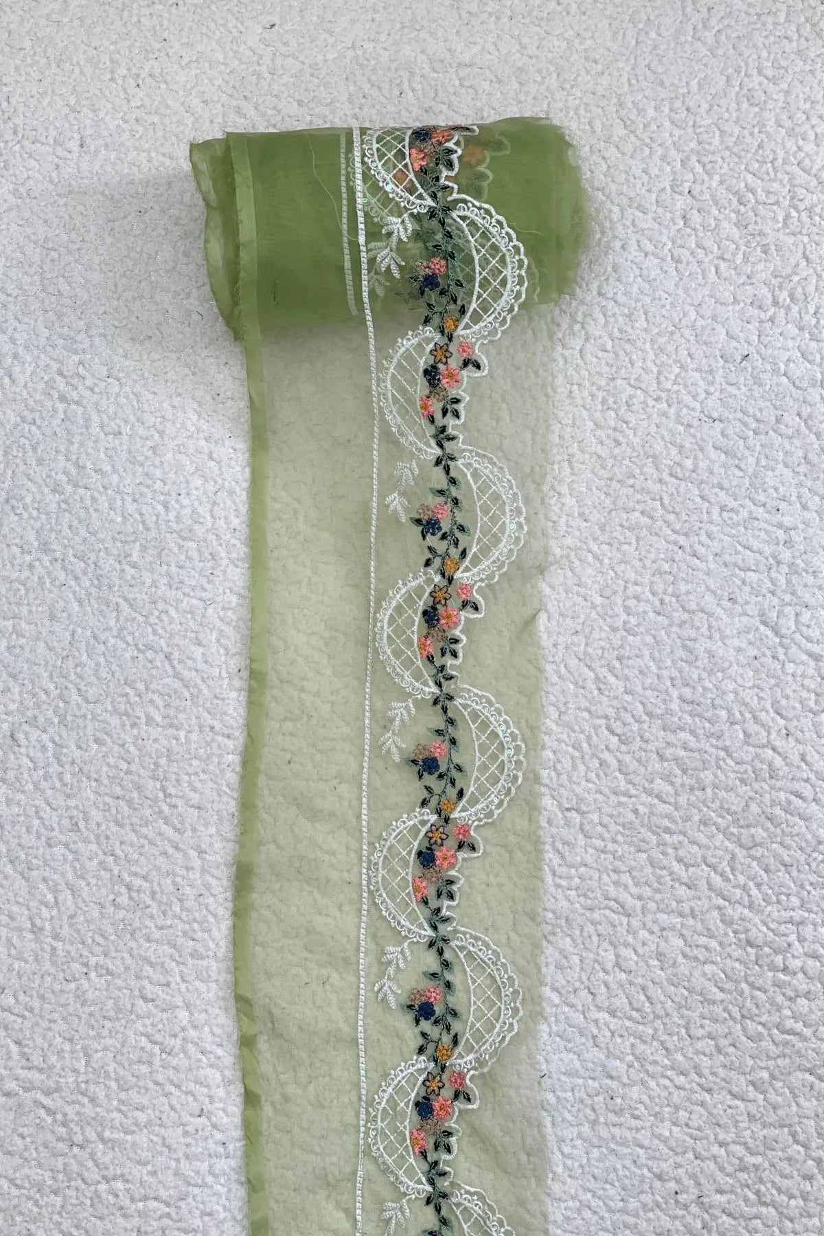 Maria B. Parrot Green Border (Yard)