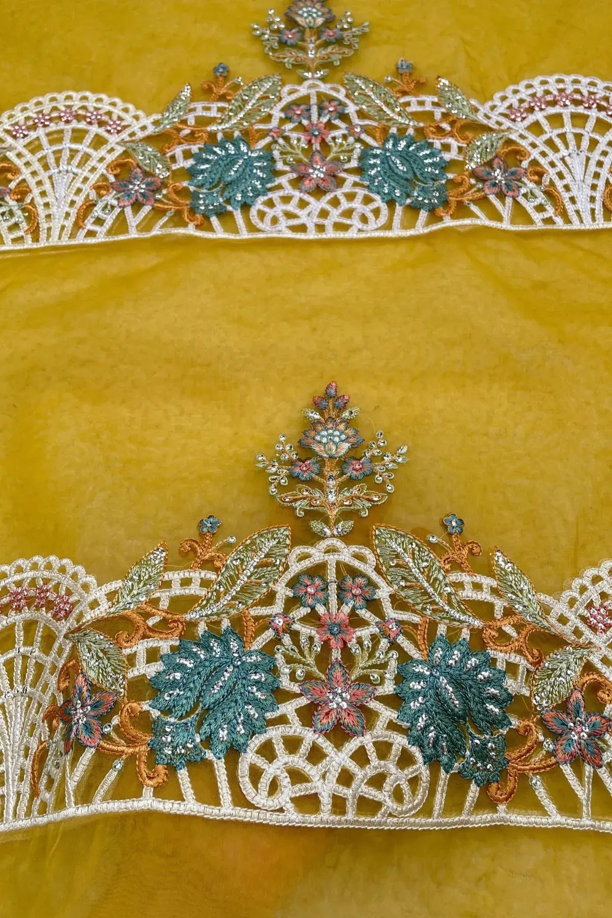 Pair of Sleeves Border Mustard