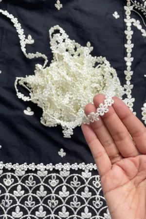 3D Creamy Daisy Lace