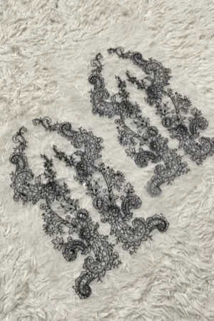 Neckline/ Chalk Design